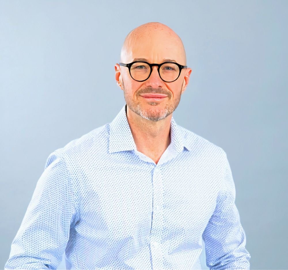 Cédric, praticien en hypnose régressive spirituelle, certifié QHHT